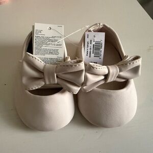 GAP Cream Baby Shoes with Bow
